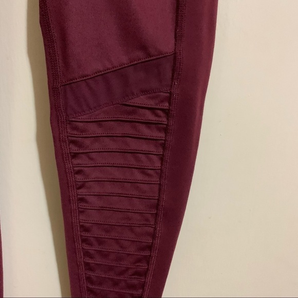 Alo Yoga Moto Cranberry High Waist Leggings. Athletic Sport Active Wear - Picture 4 of 11